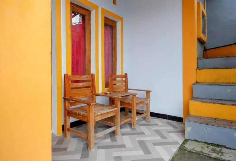 ホテル Reddoorz Near Candi Cetho Karanganyar