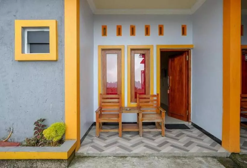 ホテル Reddoorz Near Candi Cetho Karanganyar