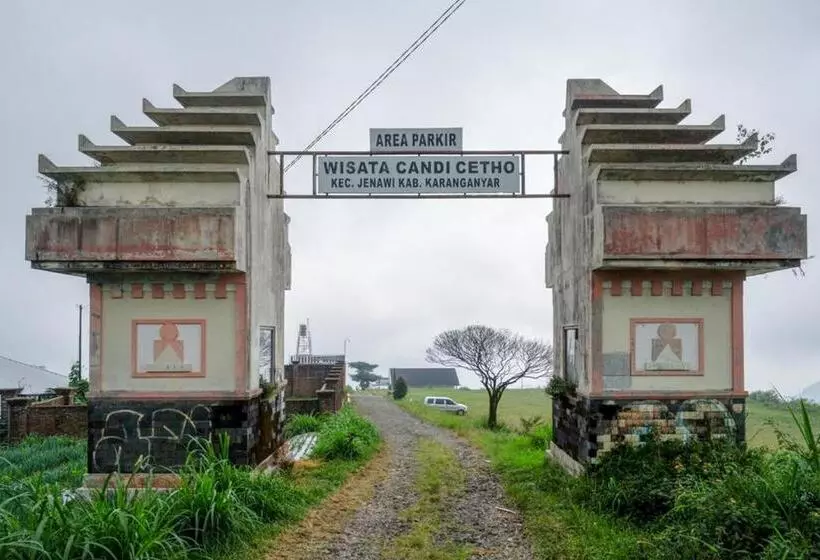 ホテル Reddoorz Near Candi Cetho Karanganyar