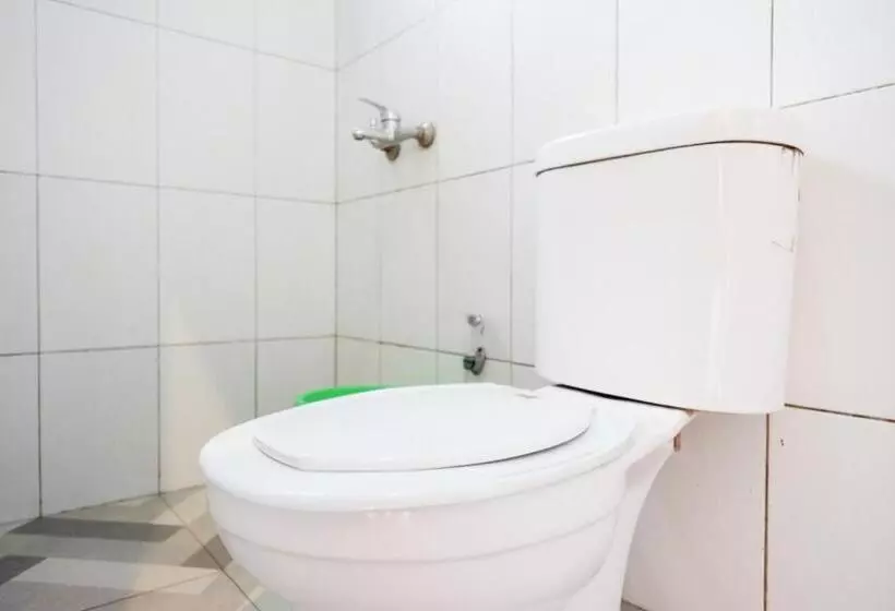 ホテル Reddoorz Near Candi Cetho Karanganyar