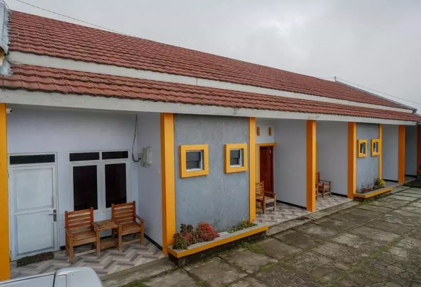 ホテル Reddoorz Near Candi Cetho Karanganyar