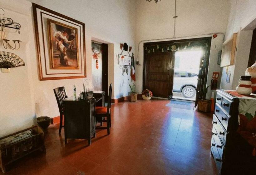 پانسیون Hostal La Española Parras