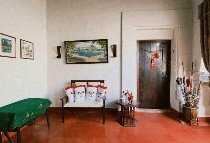 پانسیون Hostal La Española Parras