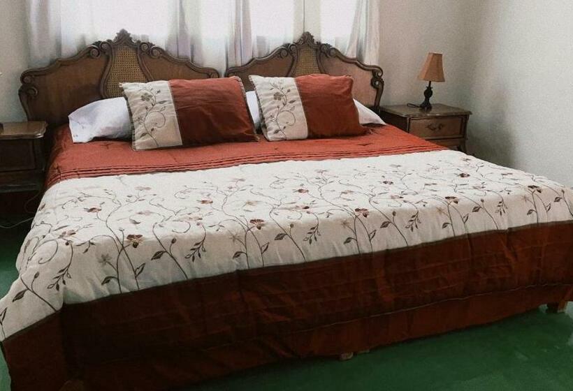 پانسیون Hostal La Española Parras