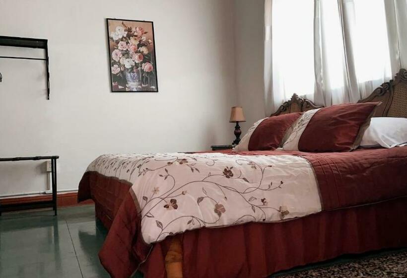 پانسیون Hostal La Española Parras