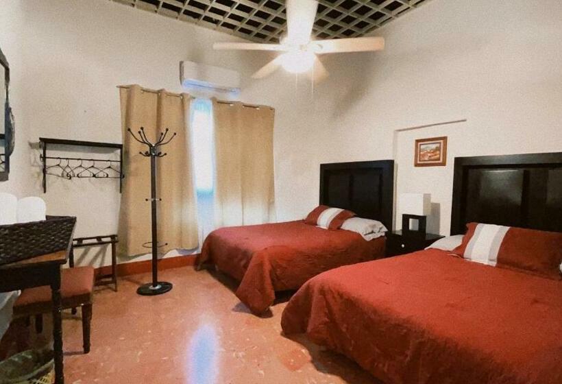 پانسیون Hostal La Española Parras