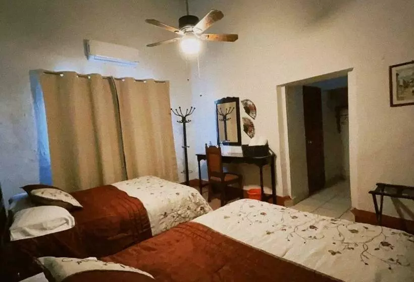 ペンション Hostal La Española Parras