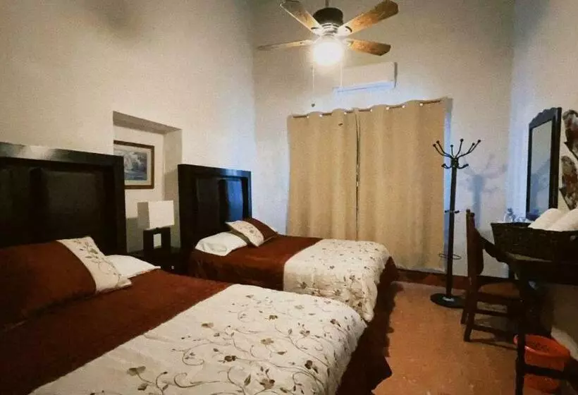 ペンション Hostal La Española Parras