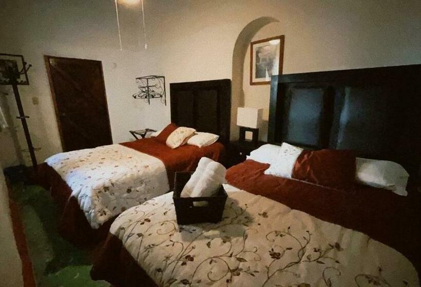 پانسیون Hostal La Española Parras
