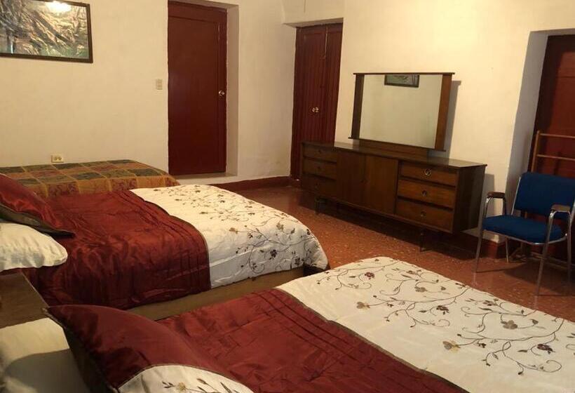 پانسیون Hostal La Española Parras