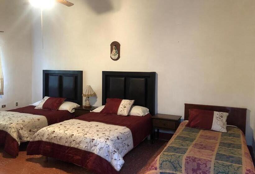 پانسیون Hostal La Española Parras