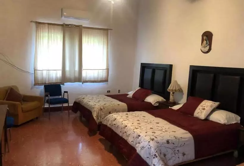 ペンション Hostal La Española Parras