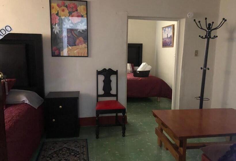 پانسیون Hostal La Española Parras