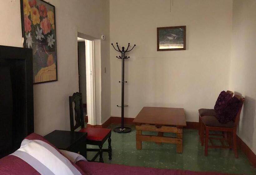 پانسیون Hostal La Española Parras