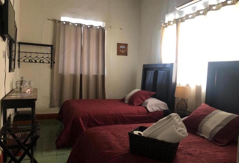 پانسیون Hostal La Española Parras