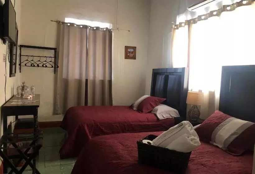 ペンション Hostal La Española Parras