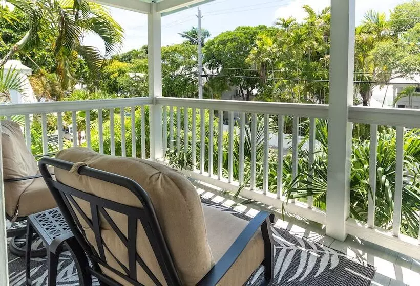 Retkeilymaja The Porch On Frances Inn   Adults Exclusive