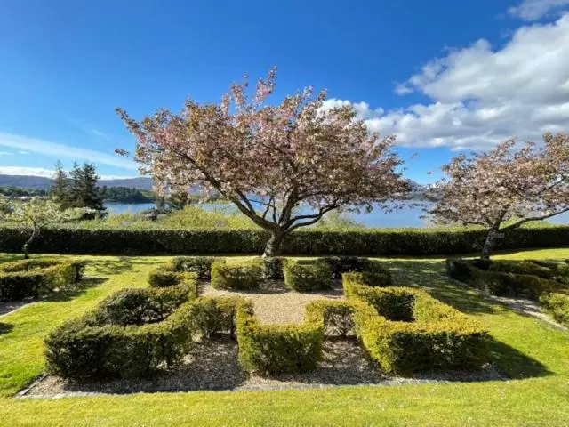 Duncraig Castle Bed And Breakfast