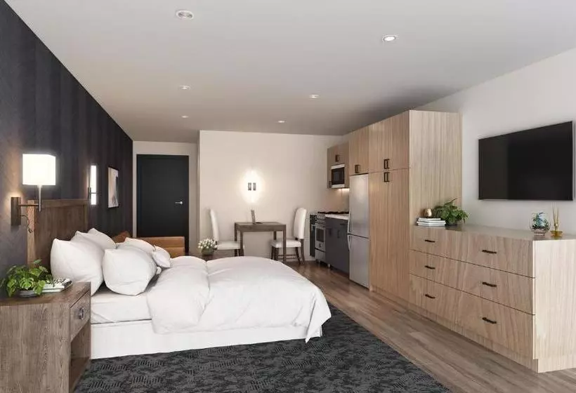 هتل Residences At Solomon Pond