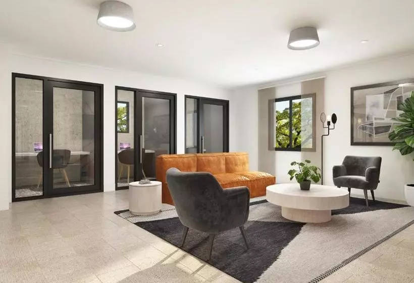 هتل Residences At Solomon Pond