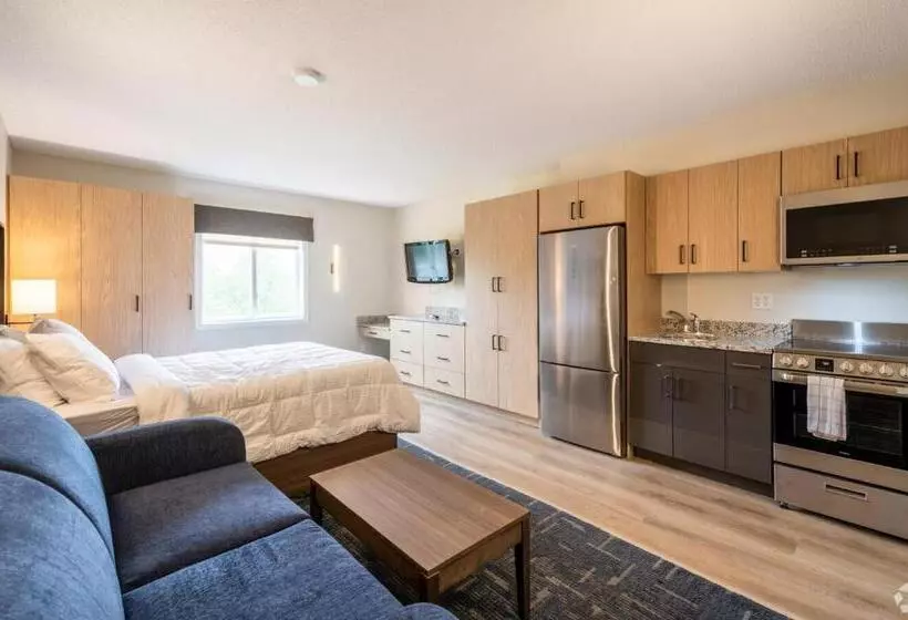 هتل Residences At Solomon Pond