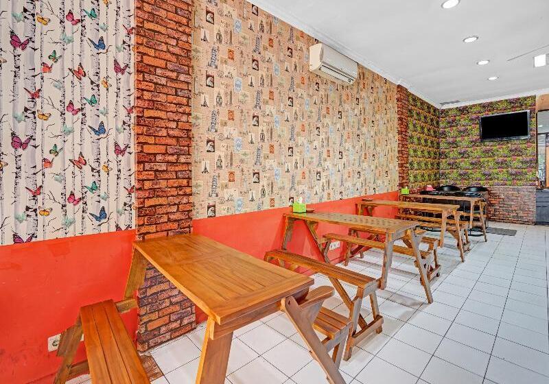 Otel Spot On 90403 Gosepa Ngagel