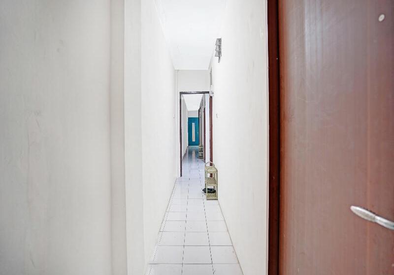 Otel Spot On 90403 Gosepa Ngagel