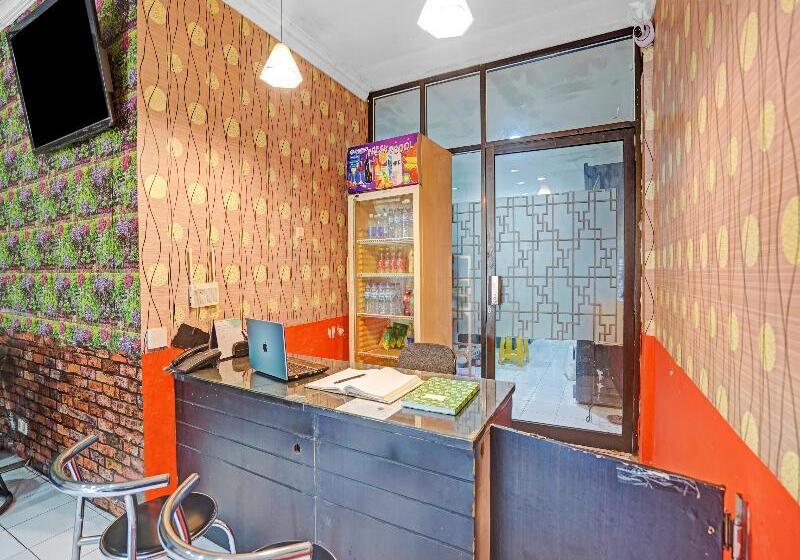 Otel Spot On 90403 Gosepa Ngagel