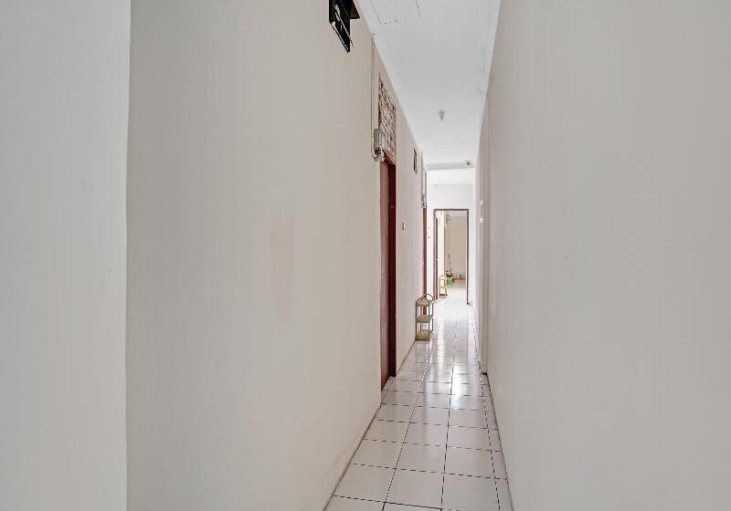 Otel Spot On 90403 Gosepa Ngagel