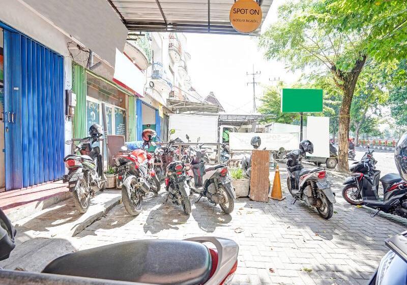 Otel Spot On 90403 Gosepa Ngagel