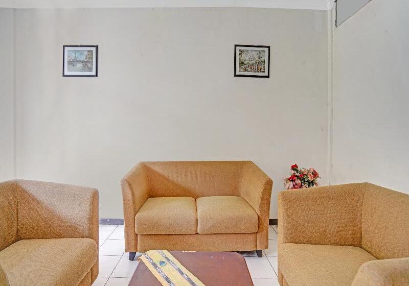 Otel Spot On 90403 Gosepa Ngagel