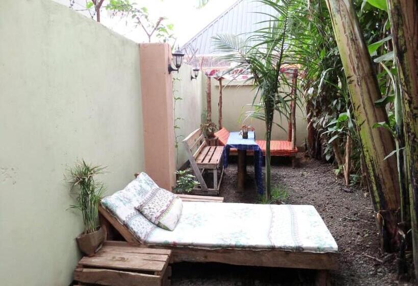 هاستل Swahili House & Art