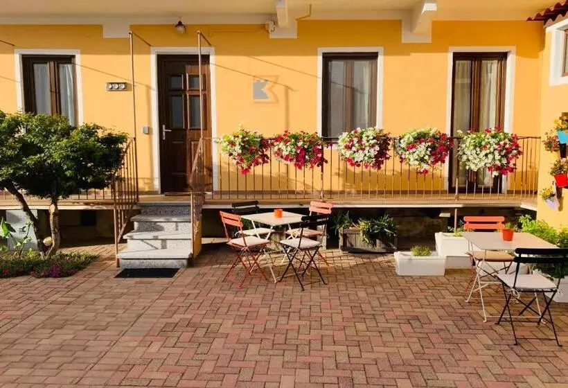 ベッドアンドブレックファースト Bb Borgo Biella