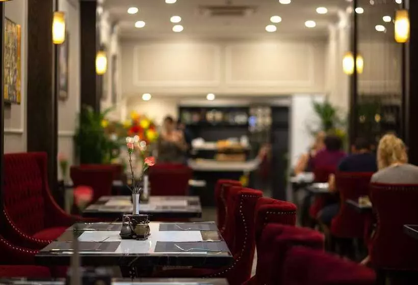 Flora Centre Hotel & Spa