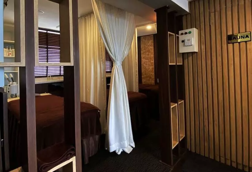 Flora Centre Hotel & Spa