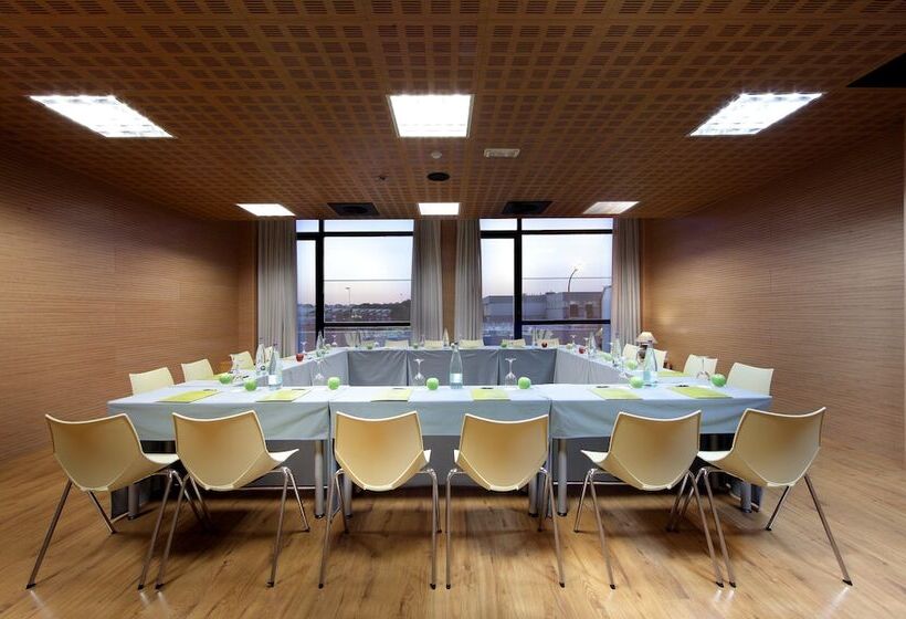 Отель Exe Sevilla Palmera