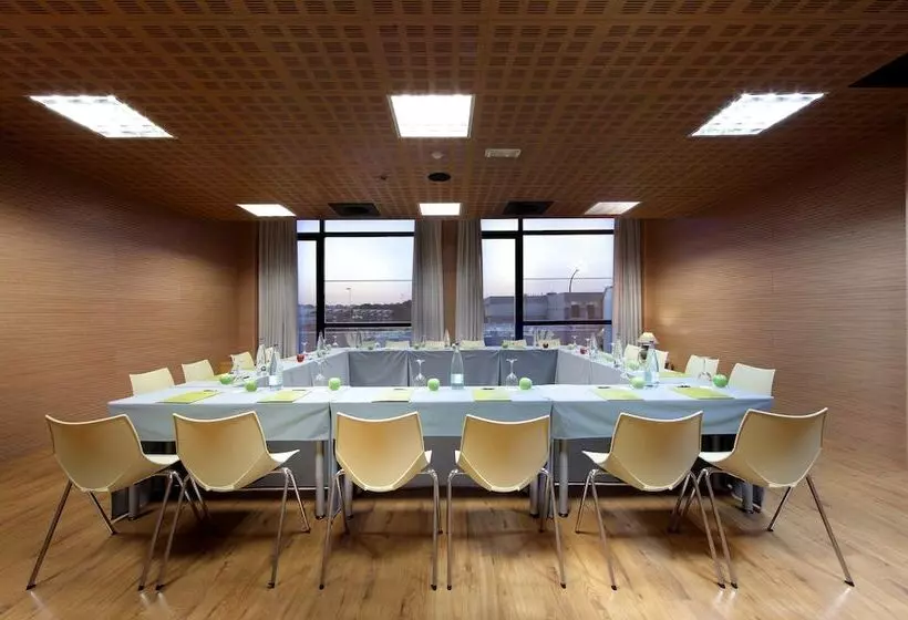 هتل Exe Sevilla Palmera