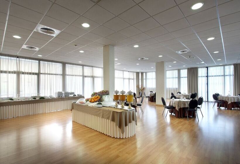 Отель Exe Sevilla Palmera