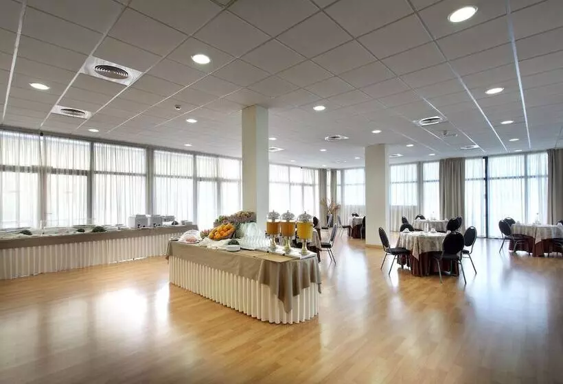 هتل Exe Sevilla Palmera