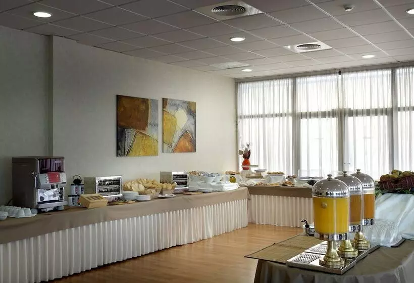 هتل Exe Sevilla Palmera