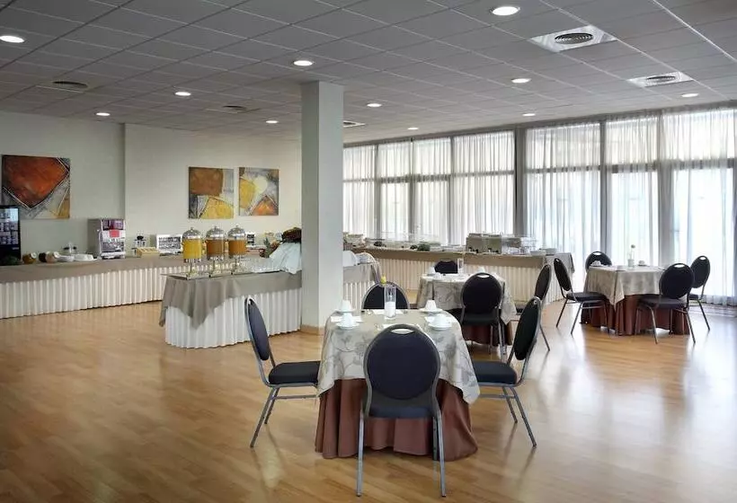 هتل Exe Sevilla Palmera