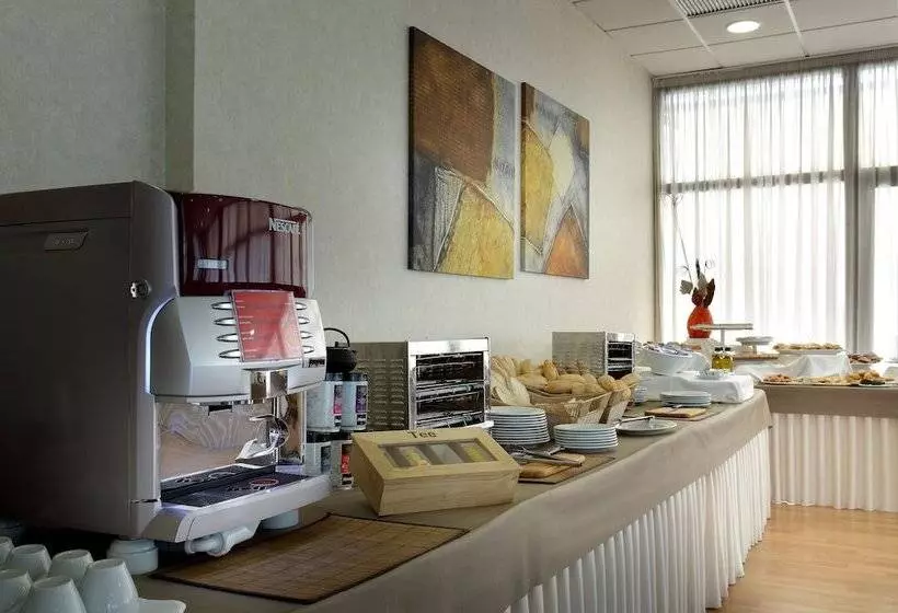 هتل Exe Sevilla Palmera