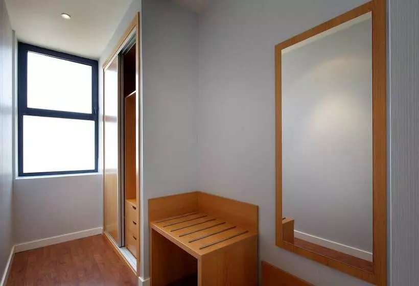 هتل Exe Sevilla Palmera