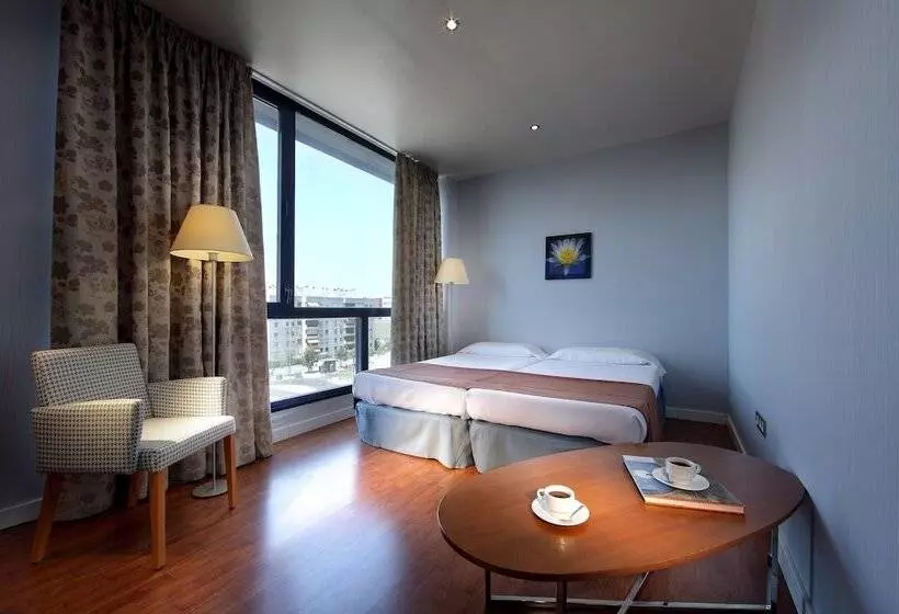 هتل Exe Sevilla Palmera