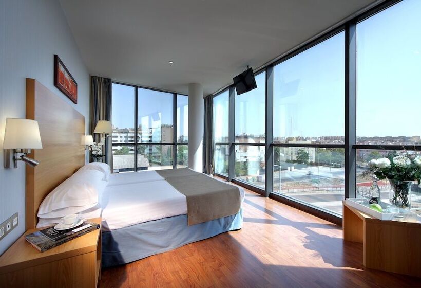 Отель Exe Sevilla Palmera