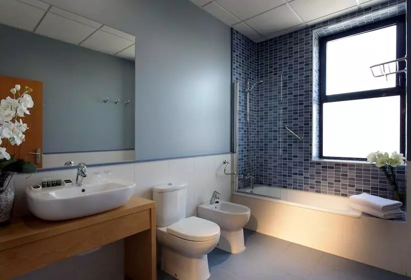 هتل Exe Sevilla Palmera