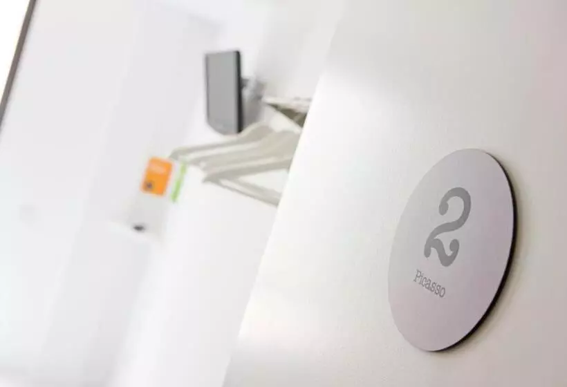 Отель Live & Dream