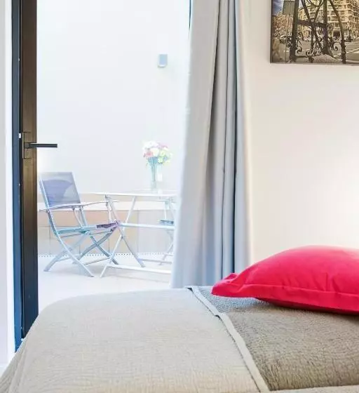 Отель Live & Dream