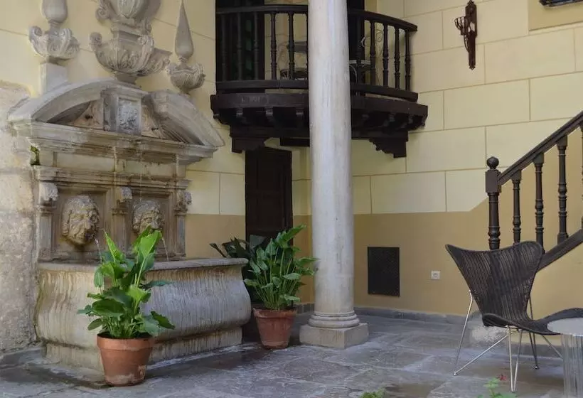 هتل Palacio De Mariana Pineda