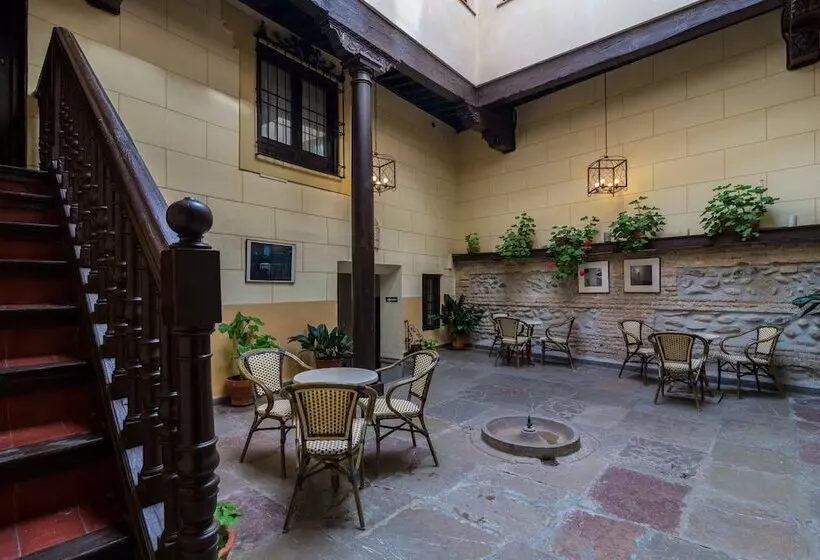 هتل Palacio De Mariana Pineda